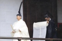 Nhật hoàng Naruhito làm lễ tại Điện thờ cung Hoàng gia ở Tokyo, trước lễ đăng quang ngày 22/10/2019. (Ảnh: Kyodo/TTXVN)