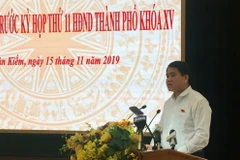 Chủ tịch UBND thành phố Hà Nội Nguyễn Đức Chung phát biểu tại buổi tiếp xúc cử tri quận Hoàn Kiếm. (Ảnh: Nguyễn Thắng/TTXVN)