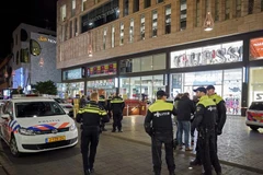 Cảnh sát Anh phong tỏa phía nam cầu London sau vụ tấn công bằng dao ngày 29/11/2019. (Ảnh: THX/TTXVN)