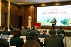 Hội đồng giám khảo đã lựa chọn trao 24 cúp cho sản phẩm giành chiến thắng và bằng khen cho 74 sản phẩm. (Ảnh: Văn Đức/TTXVN)