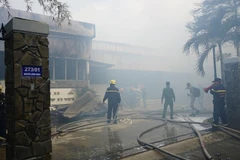 Đà Nẵng: Cháy lớn tại một xưởng gỗ ngay bên cạnh kho gas