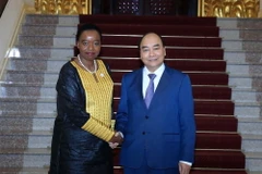 Thủ tướng Nguyễn Xuân Phúc tiếp Bộ trưởng Ngoại giao nước Cộng hòa Kenya Monica Juma nhân chuyến thăm chính thức Việt Nam. (Ảnh: Thống Nhất/TTXVN)