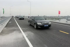 Cầu La Tiến được thông xe kỹ thuật. (Ảnh: Thế Duyệt/TTXVN)