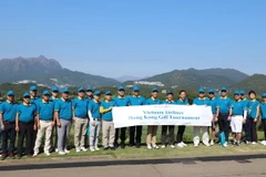 Các golf thủ chụp ảnh lưu niệm trước giải đấu. (Ảnh: Phóng viên TTXVN tại Hong Kong)