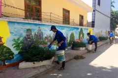 Huyện Đan Phượng thực hiện 'Đường có hoa, nhà có số, phố có tên,' xây dựng xã nông thôn mới kiểu mẫu của Thủ đô. (Ảnh: TTXVN)