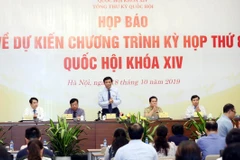 Tổng Thư ký, Chủ nhiệm Văn phòng Quốc hội Nguyễn Hạnh Phúc chủ trì buổi họp báo dự kiến chương trình kỳ họp thứ tám, Quốc hội khóa XIV. (Ảnh: Trọng Đức/TTXVN)