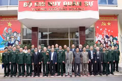 Trung tướng Đặng Kinh tại buổi gặp mặt các thế hệ thủ trưởng bộ chỉ huy qua các thời kỳ. (Ảnh: Tống Trọng/TTXVN)