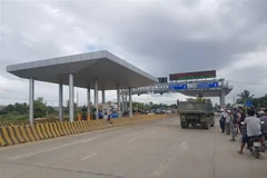 Trạm thu phí BOT Ninh Xuân khi triển khai thu phí đã bị gây rối. (Ảnh: TTXVN)
