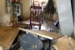 Sạt lở núi làm 3 cơ quan của huyện Sơn Tây bị vùi lấp