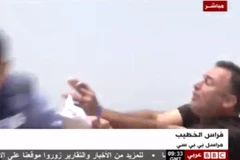 Phóng viên BBC Arập bị một người Israel tấn công khi làm trực tiếp