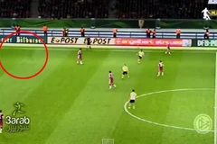[Video] "Bóng ma" di chuyền trên sân ở trận Bayern-Dortmund?