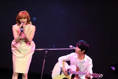 Văn Mai Hương biểu diễn cùng thần đồng guitar Hàn Quốc