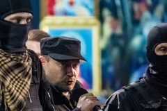 Dmytro Yarosh (giữa) trong một cuộc mít tinh ở Kiev (Nguồn: RT)