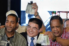 Dân nghèo Mỹ tố đại gia Trung Quốc lừa đảo, đánh bóng bản thân