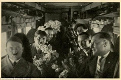 Phát hiện những bức ảnh cực hiếm về Hitler khi còn trẻ