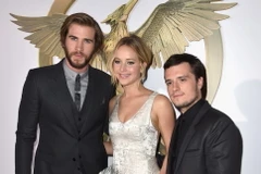 Liam Hemsworth khó chịu mỗi khi phải hôn Jennifer Lawrence