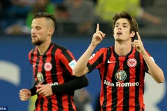 [Video] "Thần đồng cho mượn" của Chelsea lập siêu phẩm đá phạt