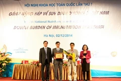 Trao giải thưởng cho đóng góp xuất sắc trong lĩnh vực dinh dưỡng