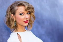 Taylor Swift lần thứ hai liên tiếp đoạt giải Nữ nghệ sĩ của năm