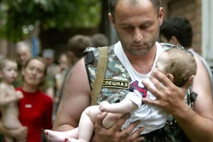 Bé gái trong vụ khủng bố Beslan gặp lại ân nhân sau 10 năm