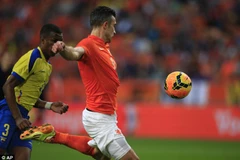 [Video] Van Persie giúp Hà Lan thoát thua trước Ecuador