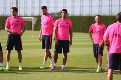 Luis Suarez đã lần đầu tiên ra sân tập cùng với Barcelona