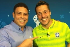 Huyền thoại Ronaldo "béo" chúc mừng "tình địch" Cesar