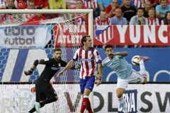 [Video] Tiền vệ Celta ghi bàn bằng gót chân mà không cần nhìn