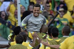 Điệu samba lạc nhịp, chủ nhà Brazil "lê lết" vào vòng tứ kết