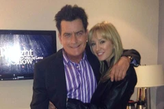 Tài tử Charlie Sheen cầu hôn nữ diễn viên phim khiêu dâm