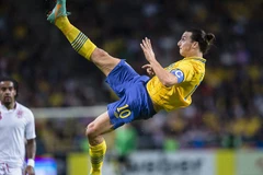 [Video] Tiền đạo Lào ghi bàn đẹp mắt như... Ibrahimovic