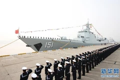 6 tàu khu trục tên lửa Trung Quốc rầm rộ đi qua gần Okinawa