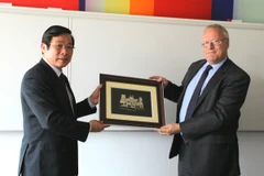 Việt Nam trao đổi kinh nghiệm quản lý viễn thông với Anh 