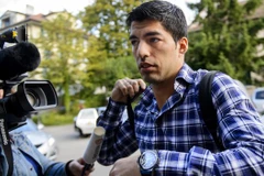 Luis Suarez chống lệnh FIFA, bắt đầu tập cùng Barcelona