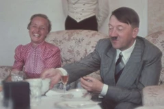 Người giúp việc của Adolf Hitler tiết lộ đời tư trùm phátxít