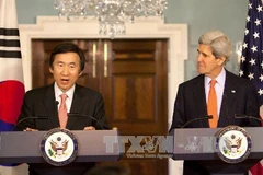 Họp báo chung giữa Ngoại trưởng Hàn Quốc Yun Byung-se và Ngoại trưởng Mỹ John Kerry (Nguồn: TTXVN)