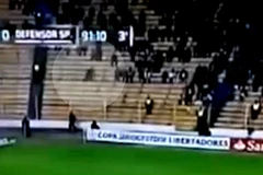 [Video] Bóng ma trên khán đài khiến khán giả rợn tóc gáy