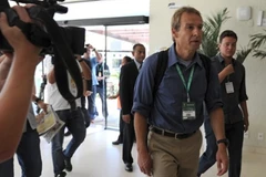 Tin 5/3: Không hoãn trận Ukraine-Mỹ, Puyol rời Barca