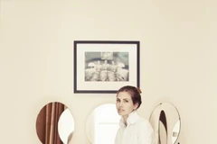 Bạn gái Abramovich xin lỗi vì ngồi lên "phụ nữ da màu"