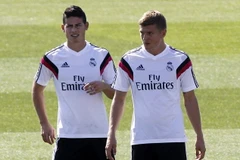 Toni Kroos khiến Cristiano Ronaldo phát cáu trong trò "bóng ma"