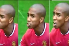 Ashley Young bị vật thể lạ rơi trúng mồm ở trận gặp Swansea