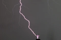 Tượng Chúa ở Rio được trùng tu sau khi bị sét đánh trúng