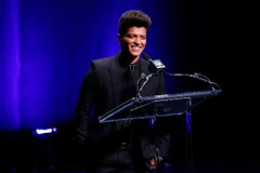Show của Bruno Mars ở Super Bowl ăn khách nhất lịch sử