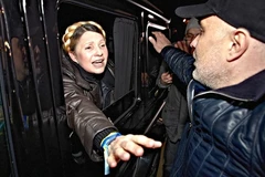 Bà Tymoshenko sau khi được phóng thích khỏi nhà tù ở Kharkov (Nguồn: AFP)