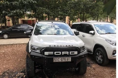 Xe ôtô bị tạm giữ liên quan đến người điều khiển uống rượu bia. (Ảnh: TTXVN phát)