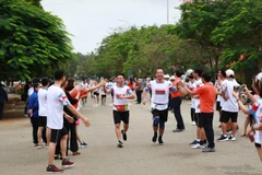 Các vận động viên tăng tốc để về đích.