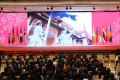 Trình chiếu video giới thiệu về Việt Nam tại lễ bàn giao chức Chủ tịch ASEAN năm 2020 cho Việt Nam. (Ảnh: Thống Nhất/TTXVN)