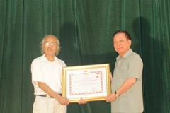 Truy tặng danh hiệu anh hùng cho chiến sỹ bị địch chôn sống