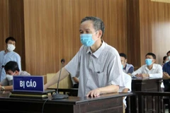 Nguyên Phó Chủ tịch HĐND thị xã Nghi Sơn Hồ Đình Tùng lãnh 30 tháng tù giam. (Ảnh: Nguyễn Nam/TTXVN)