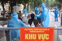 Xét nghiệm COVID-19 cho người dân Hà Nội. (Ảnh: Minh Quyết/TTXVN)